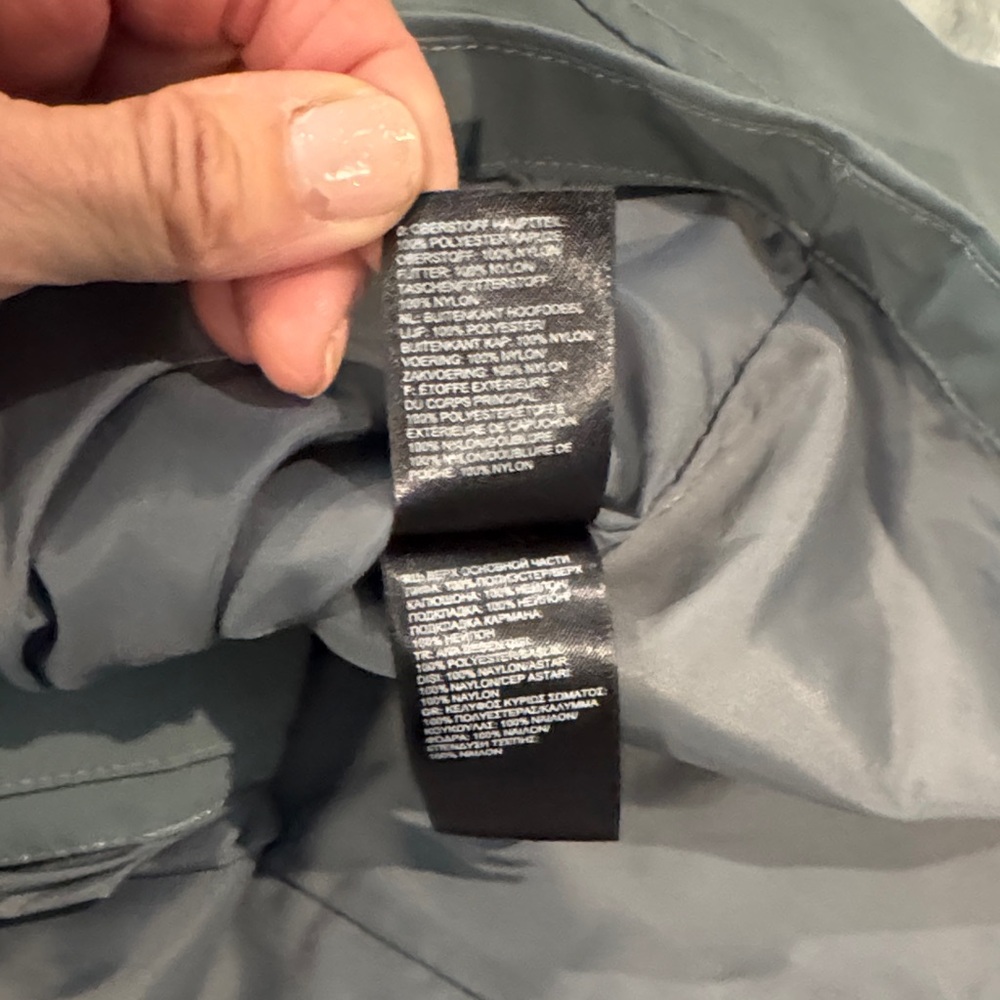 Woman’s North Face rain Jacket - Picture 11 of 14